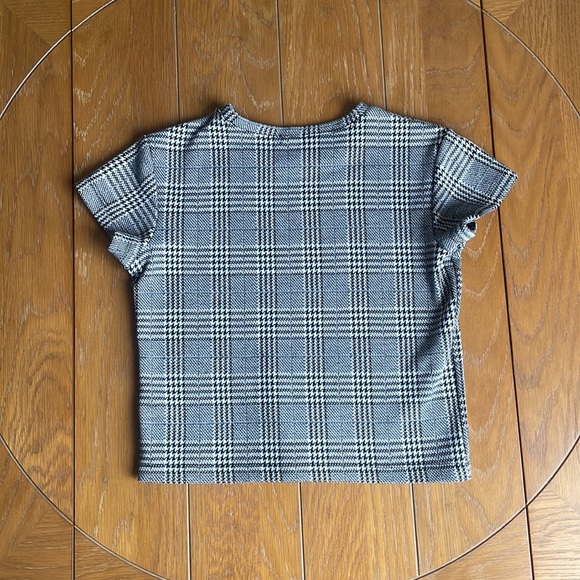 Brandy Melville T-shirt - Picture 2 of 5